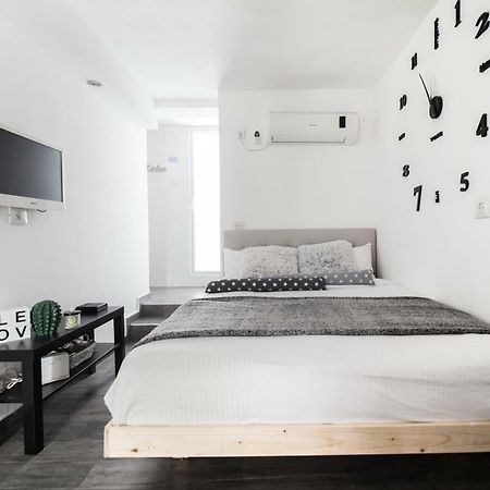 Stunning Studio By The Beach Tel Aviv Exterior photo